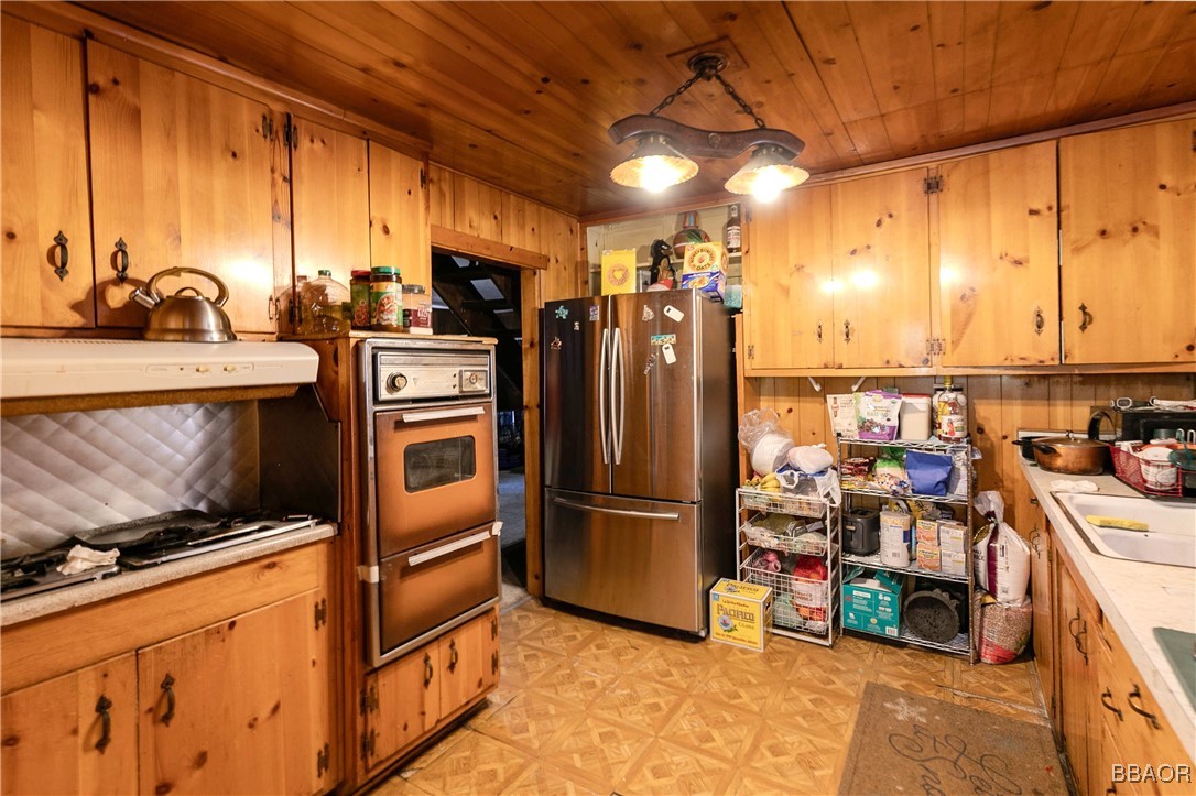 711 Clubhouse Drive Property Photo 4