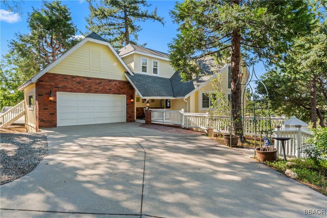 692 Zurich Drive Property Photo 1