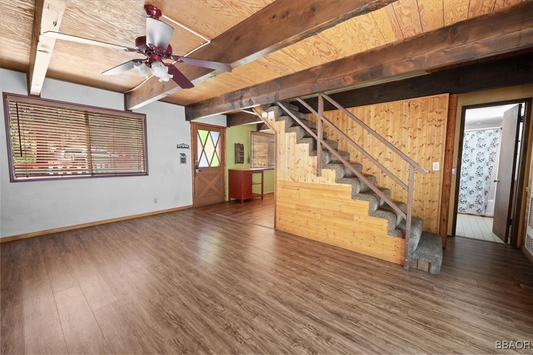 477 Los Angeles Avenue Property Photo 6