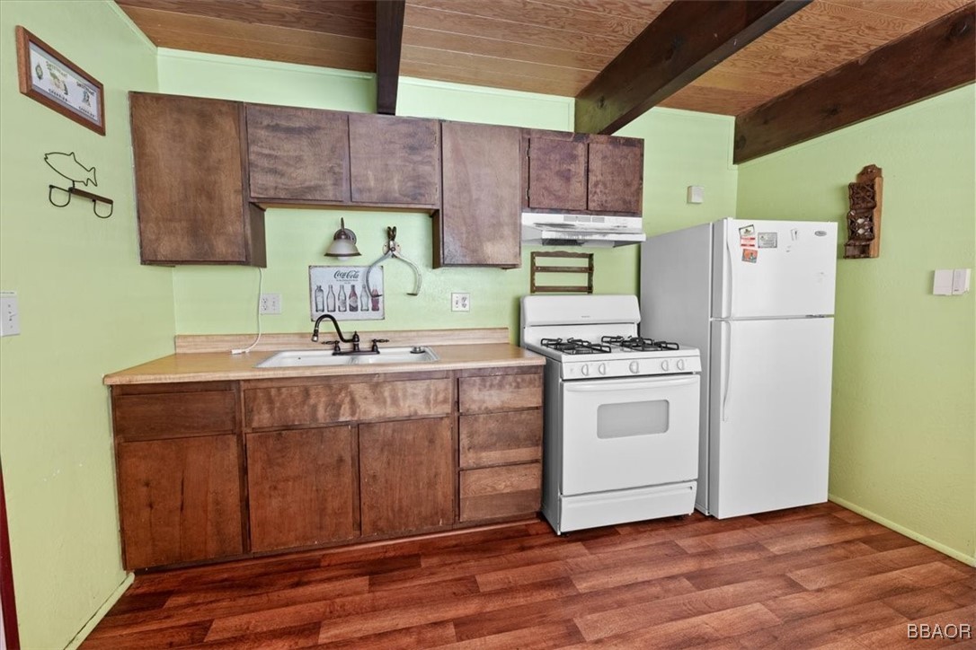 477 Los Angeles Avenue Property Photo 9