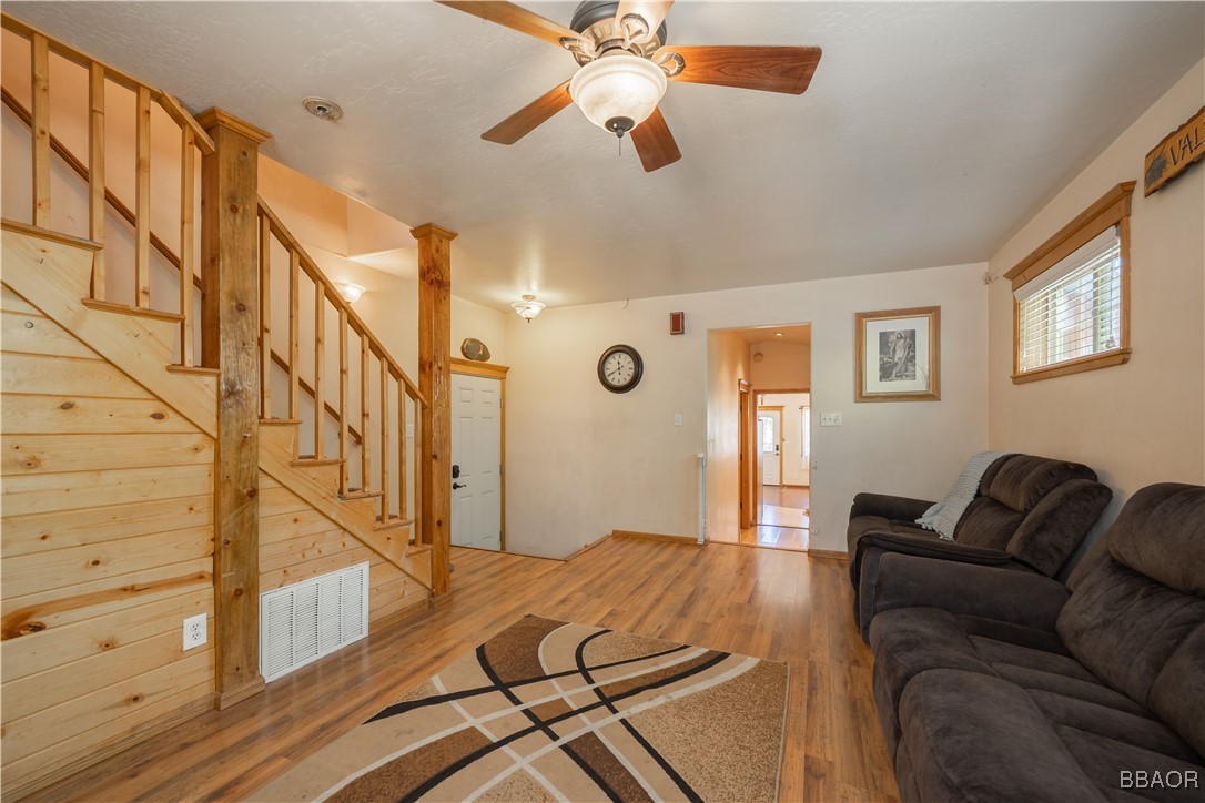 209 West Meadow Lane Property Photo 4