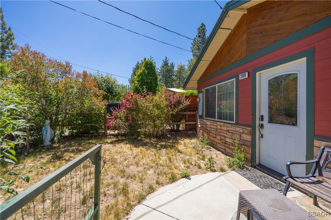 209 West Meadow Lane Property Photo 21