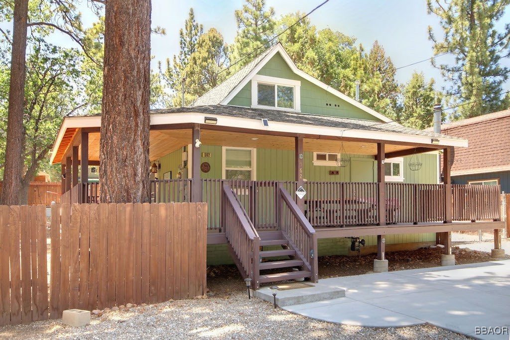 562 Vista Avenue Property Photo