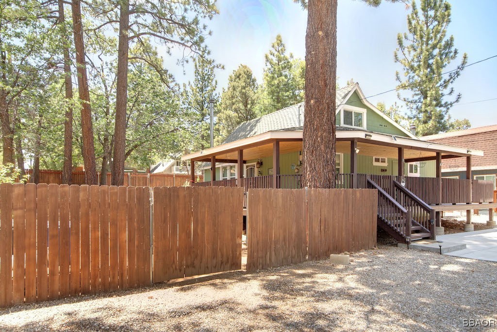 562 Vista Avenue Property Photo 3