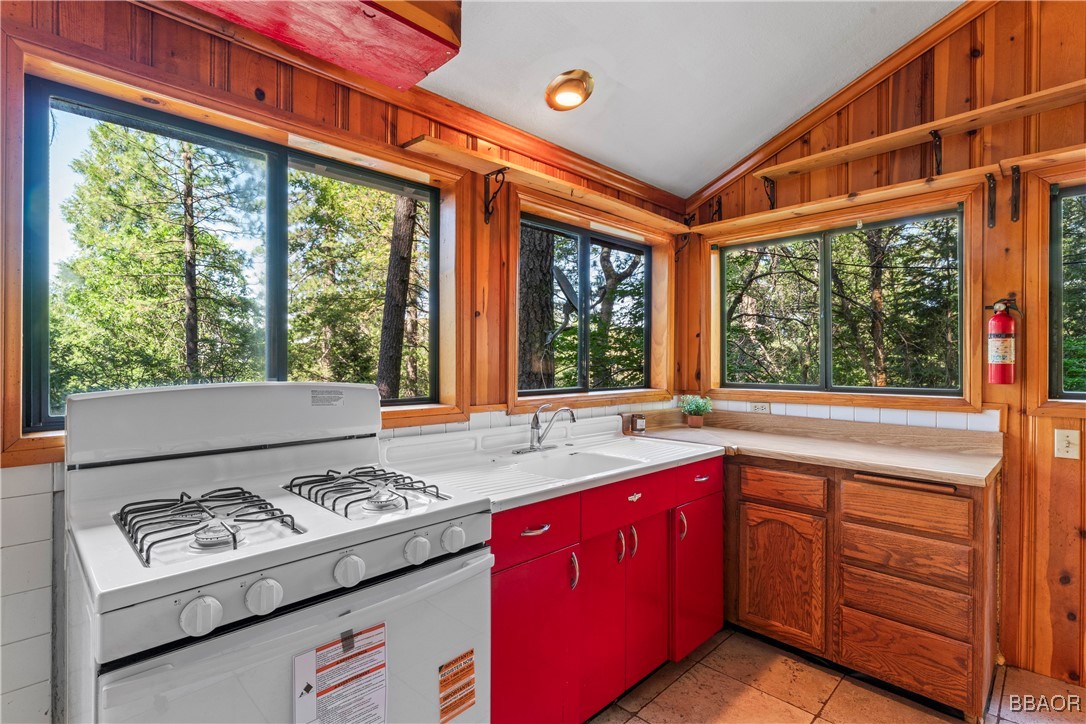 22490 Rockwell Road Property Photo 11