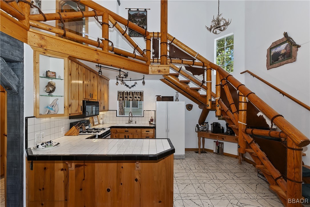 169 Imperial Property Photo 15