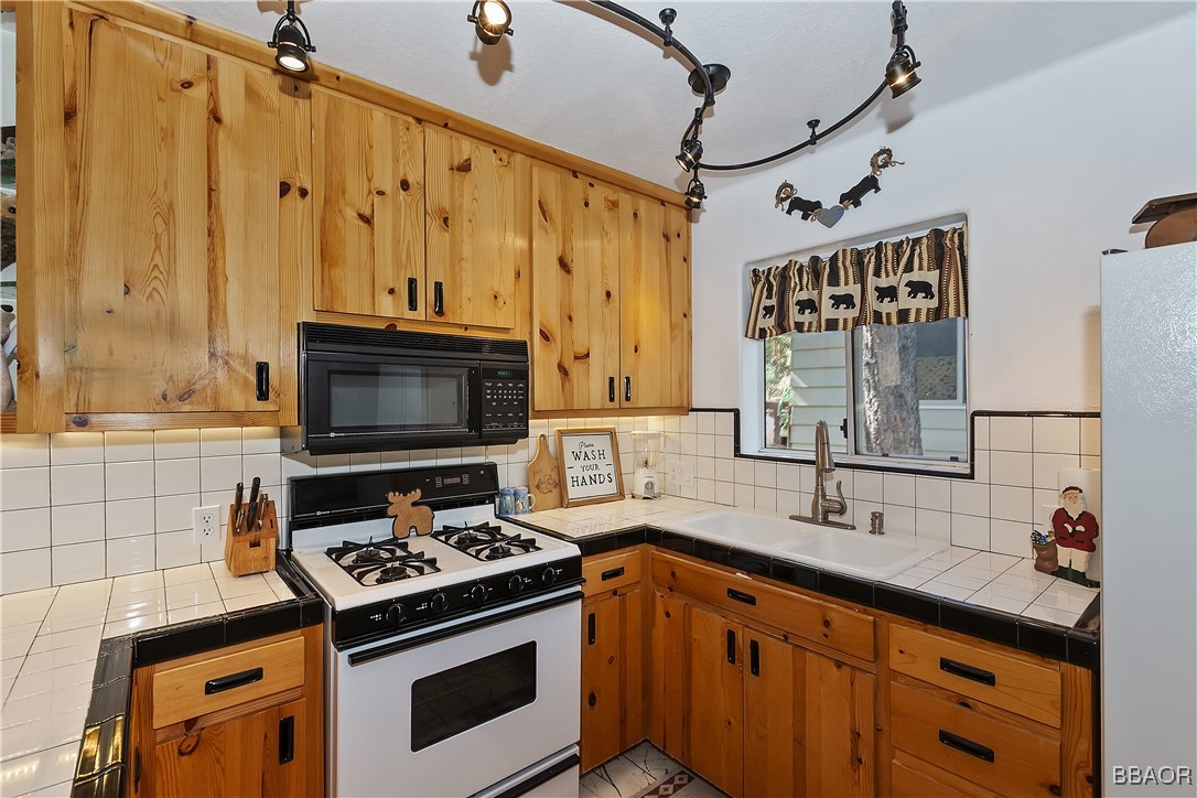 169 Imperial Property Photo 18