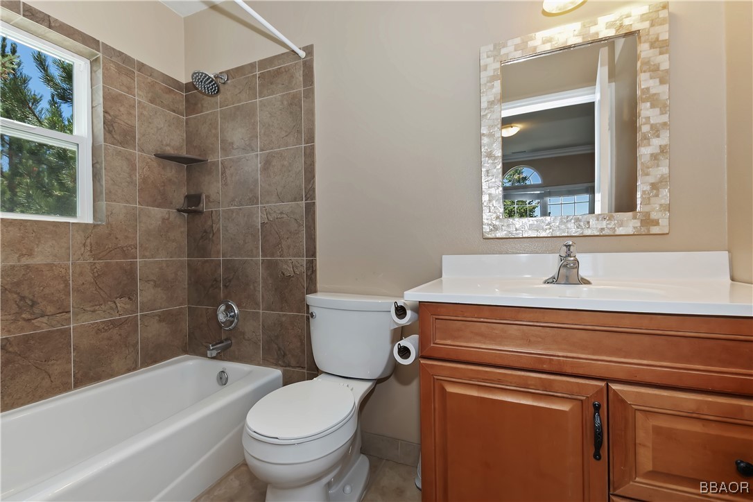 494 Lakeview Court Property Photo 32