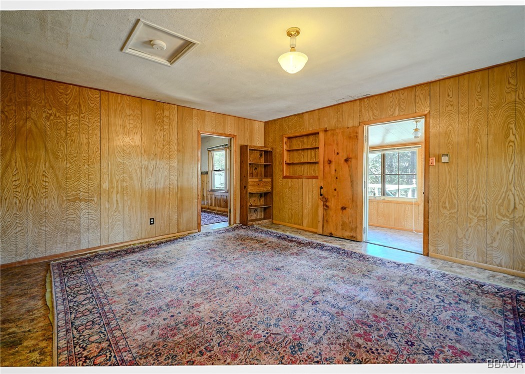 210 Pine Oak Ln Property Photo 5