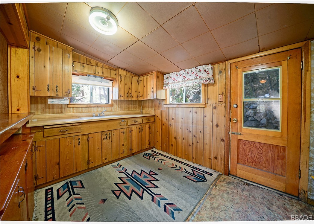 210 Pine Oak Ln Property Photo 6