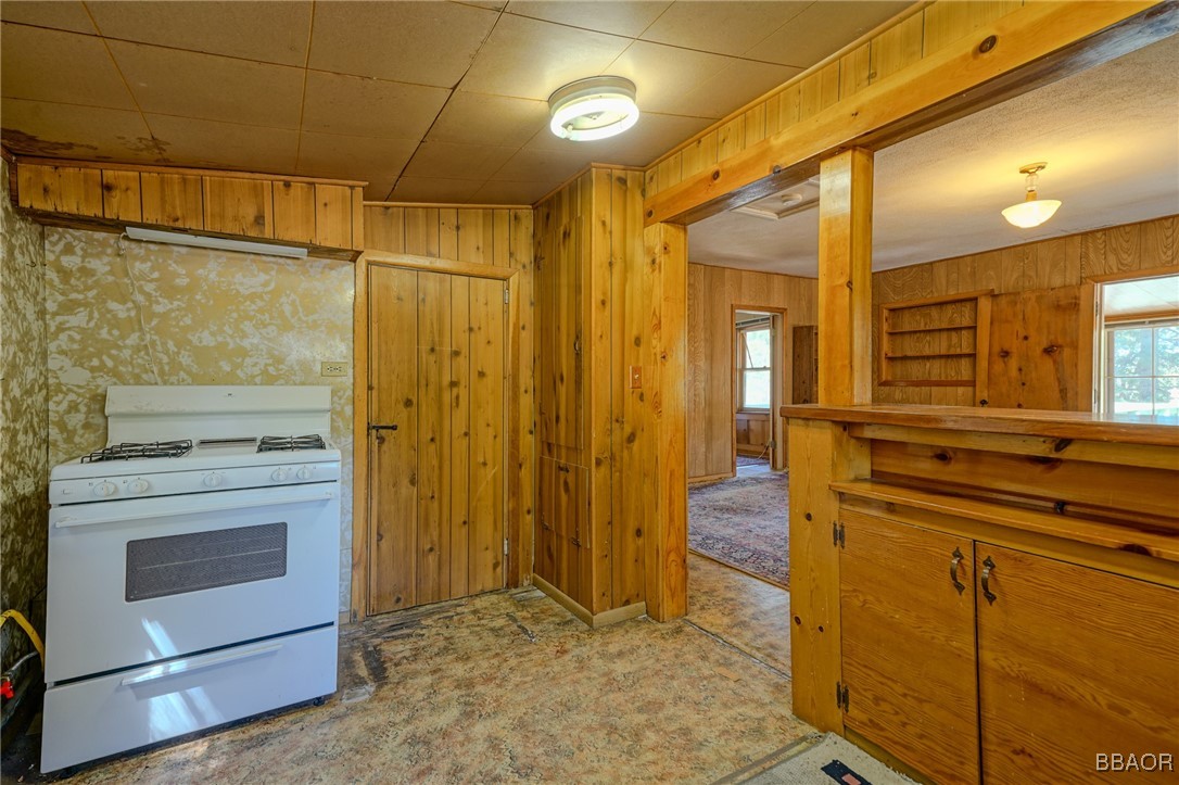 210 Pine Oak Ln Property Photo 7