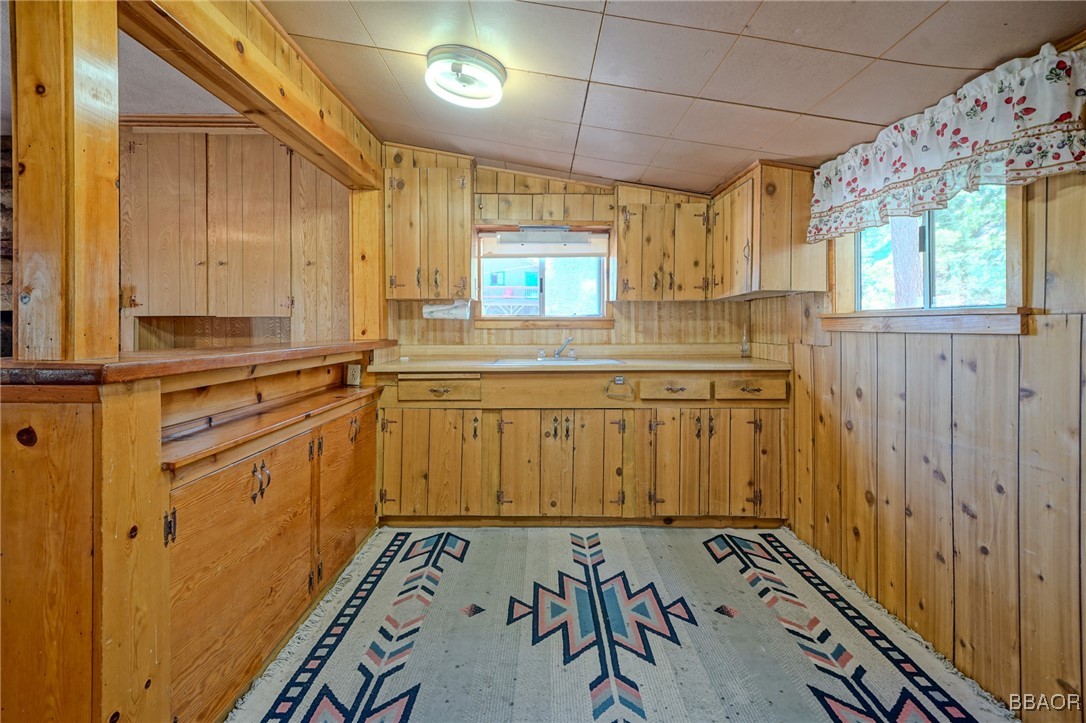210 Pine Oak Ln Property Photo 8