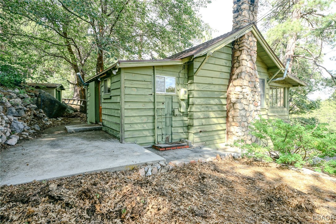 210 Pine Oak Ln Property Photo 12