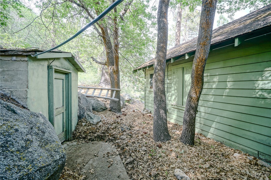 210 Pine Oak Ln Property Photo 14