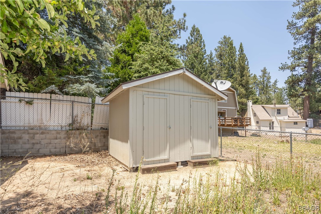 989 Cameron Drive Property Photo 17
