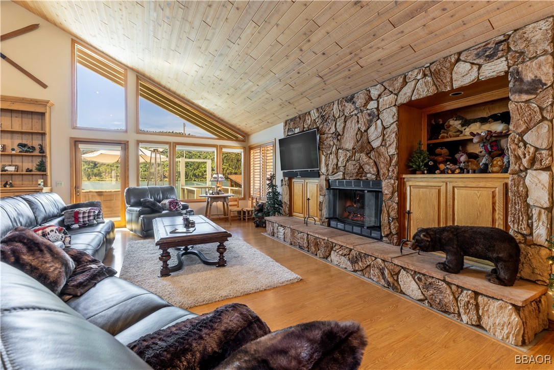 653 Cove Drive Property Photo 4