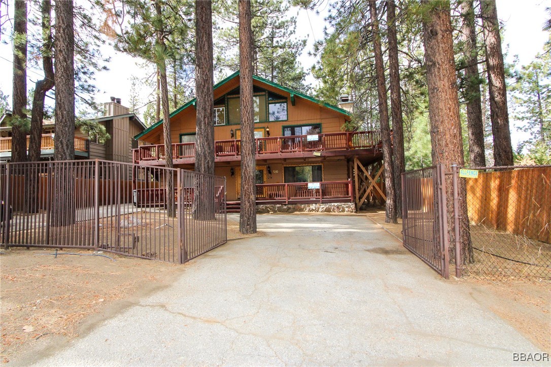 590 Summit Boulevard Property Photo 2