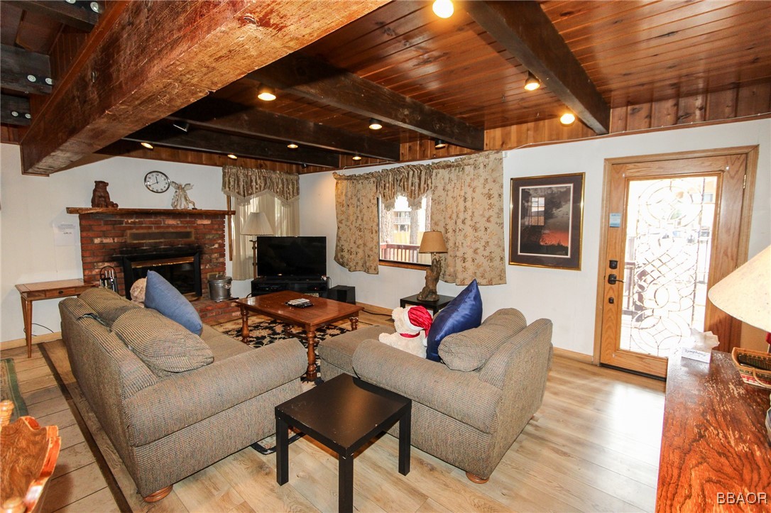 590 Summit Boulevard Property Photo 4