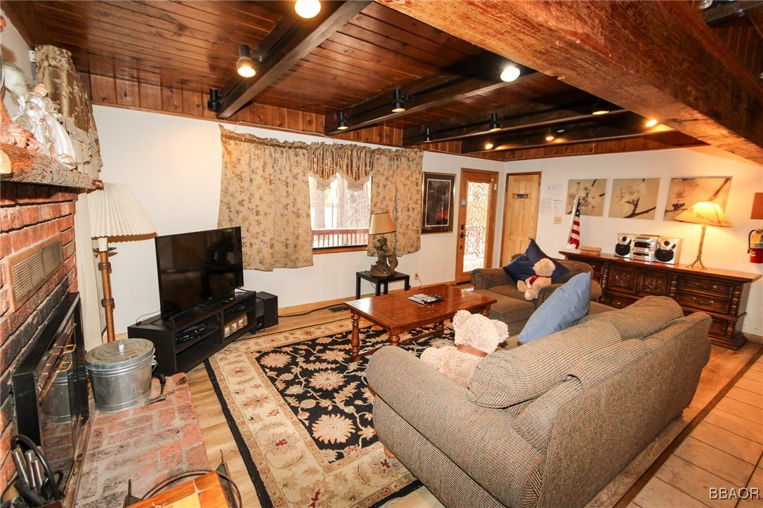 590 Summit Boulevard Property Photo 5