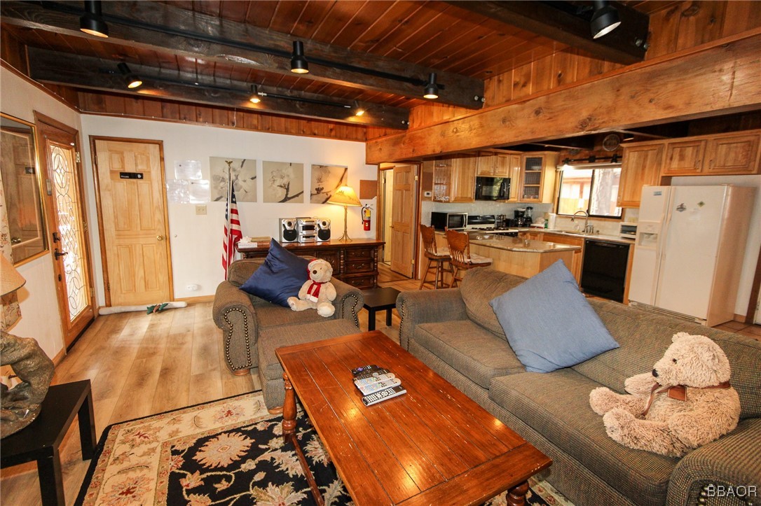 590 Summit Boulevard Property Photo 6