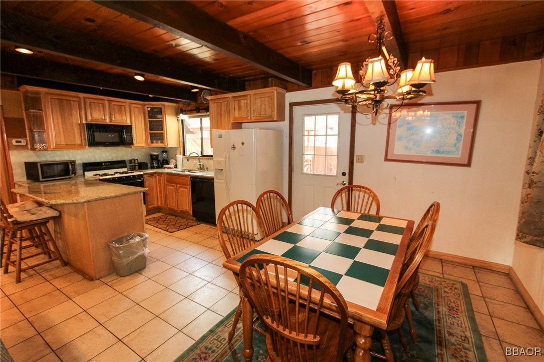 590 Summit Boulevard Property Photo 7