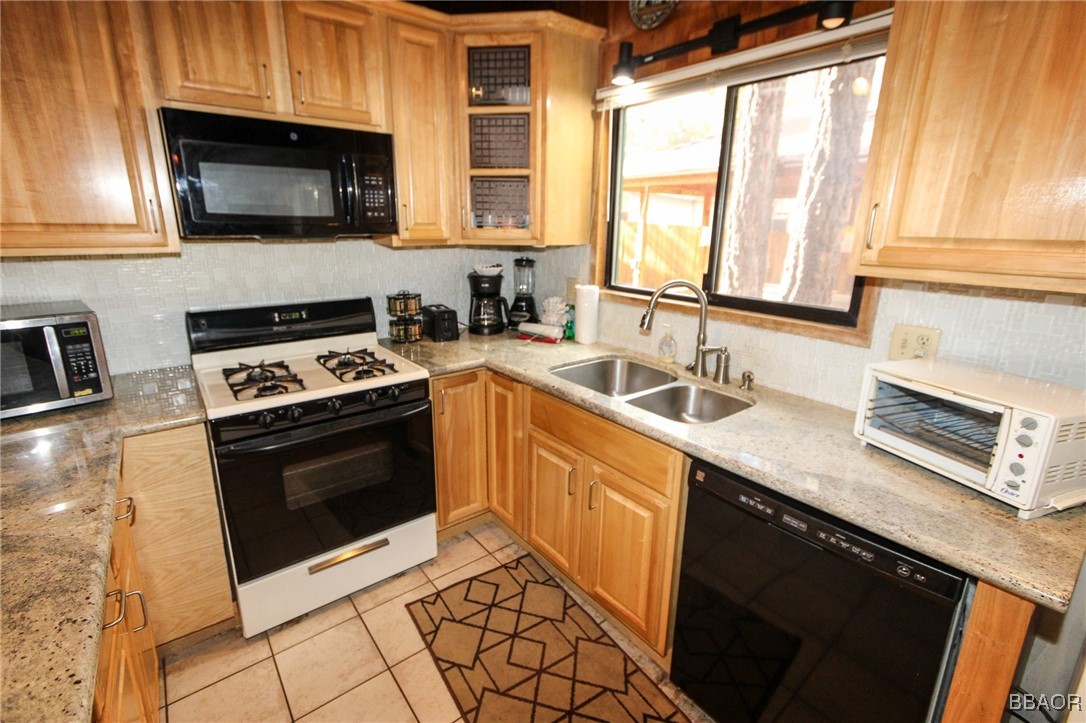 590 Summit Boulevard Property Photo 11