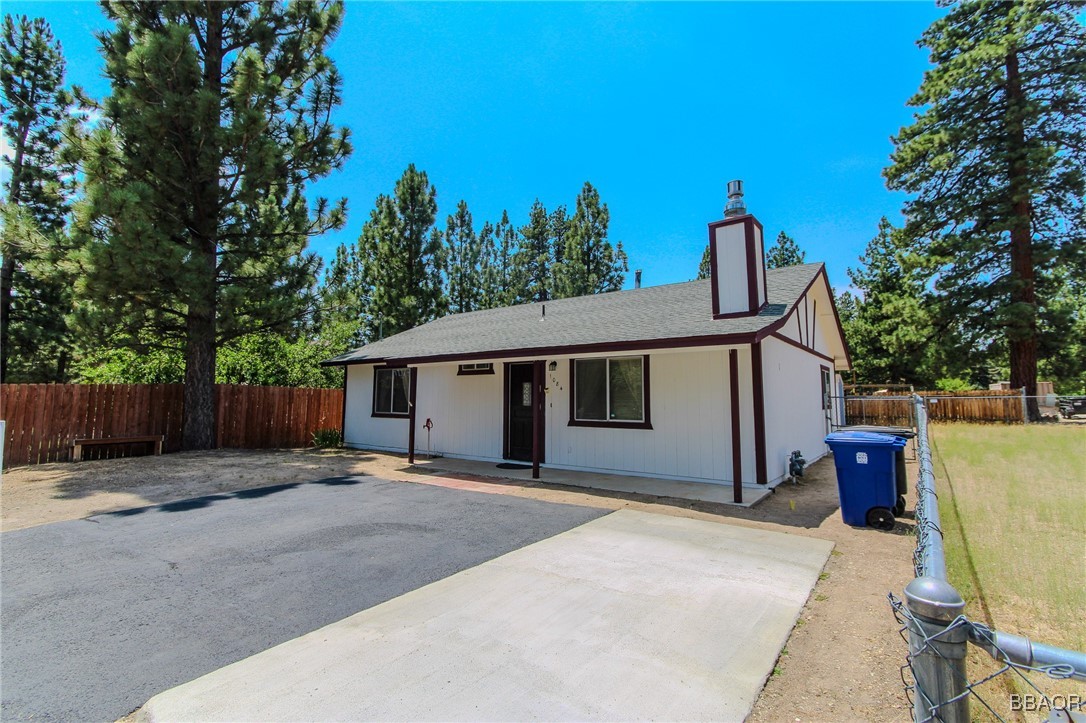 1084 Hugo Lane Property Photo 2