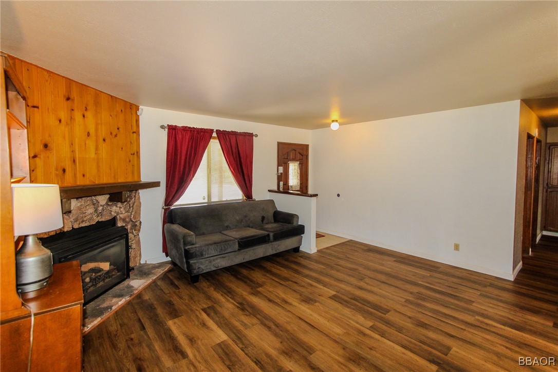 1084 Hugo Lane Property Photo 5