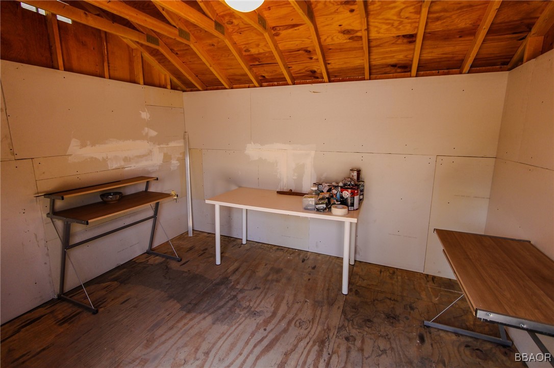 1084 Hugo Lane Property Photo 28