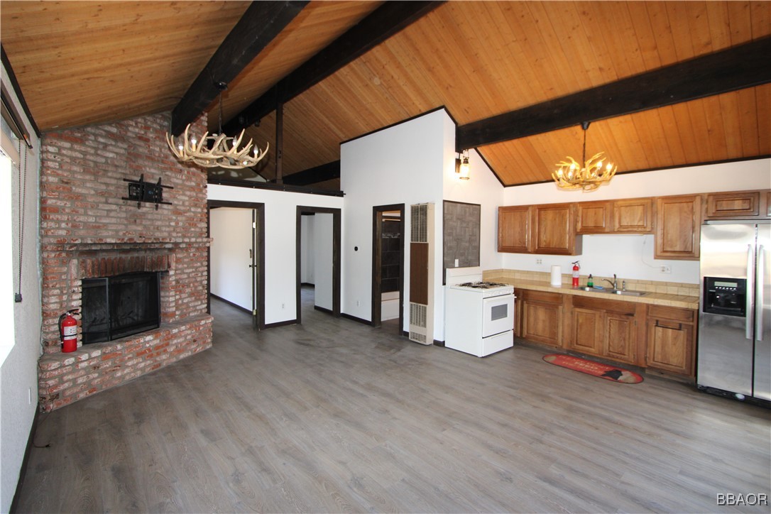 898 Los Angeles Avenue Property Photo 5