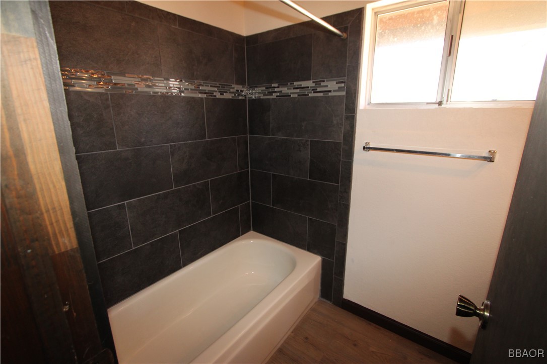 898 Los Angeles Avenue Property Photo 9