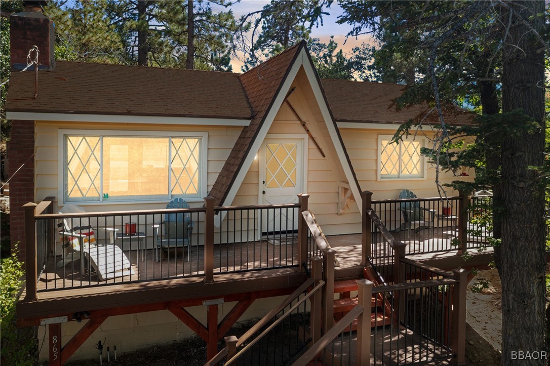 865 Villa Grove Avenue Property Photo 1