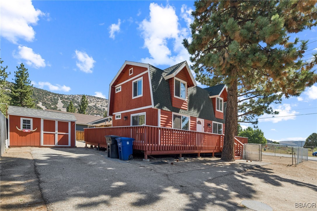 1050 Paradise Way Property Photo 4