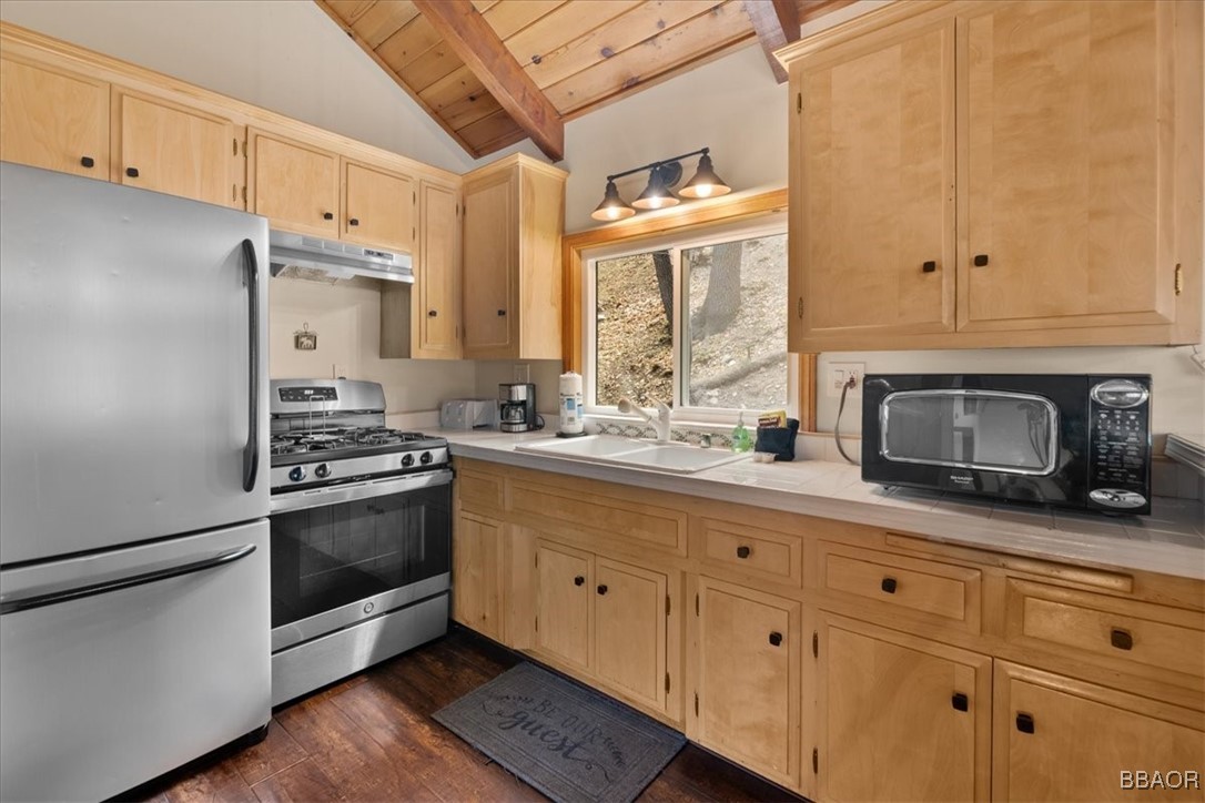 698 Villa Grove Avenue Property Photo 11