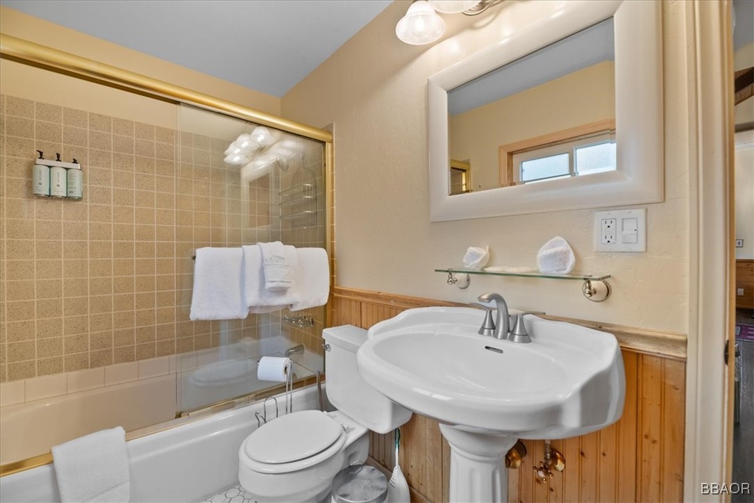 698 Villa Grove Avenue Property Photo 16