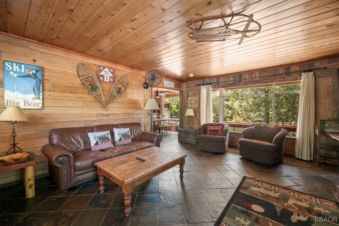 39989 Hillcrest Property Photo 4