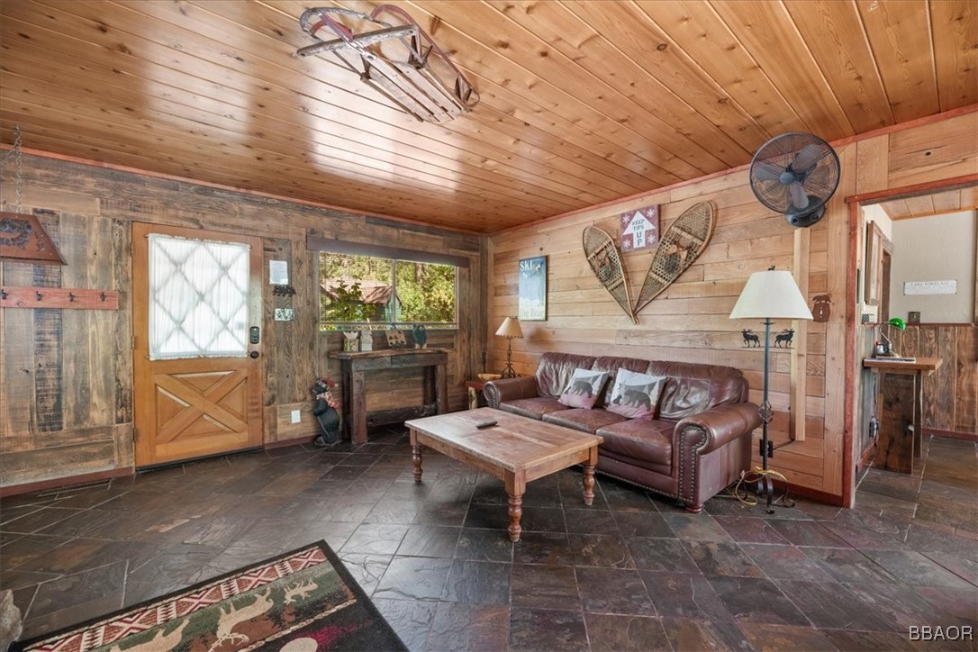 39989 Hillcrest Property Photo 6