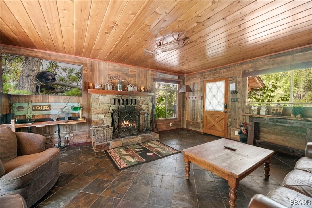 39989 Hillcrest Property Photo 7