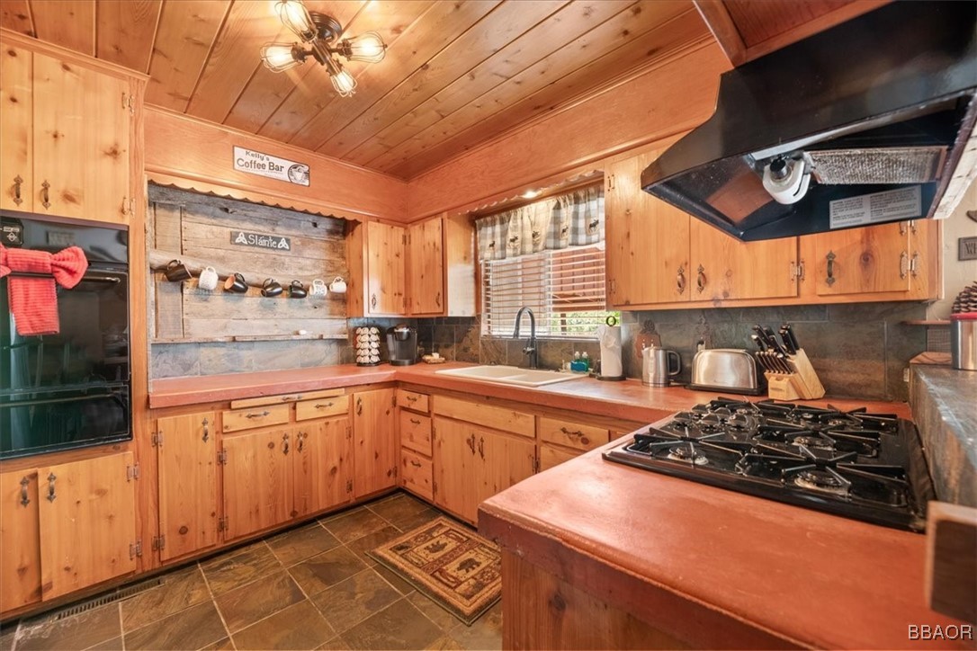 39989 Hillcrest Property Photo 10