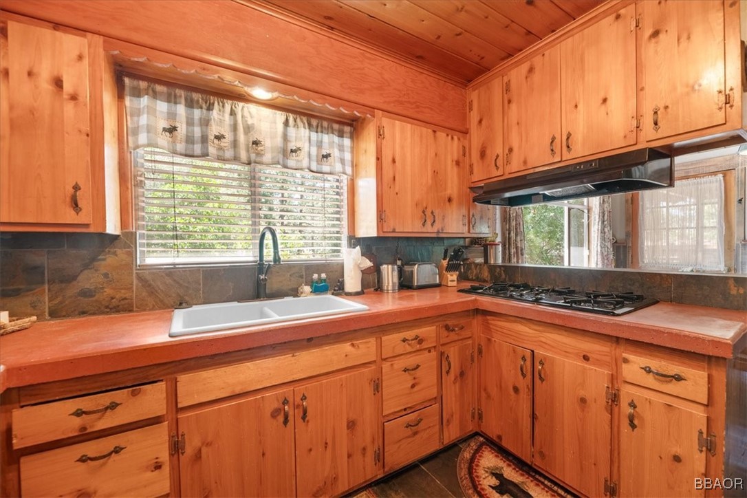 39989 Hillcrest Property Photo 11