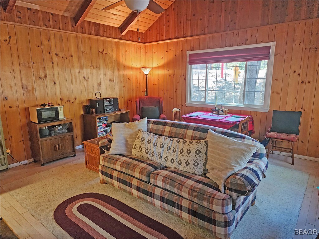 2481 Spruce Drive Property Photo 3