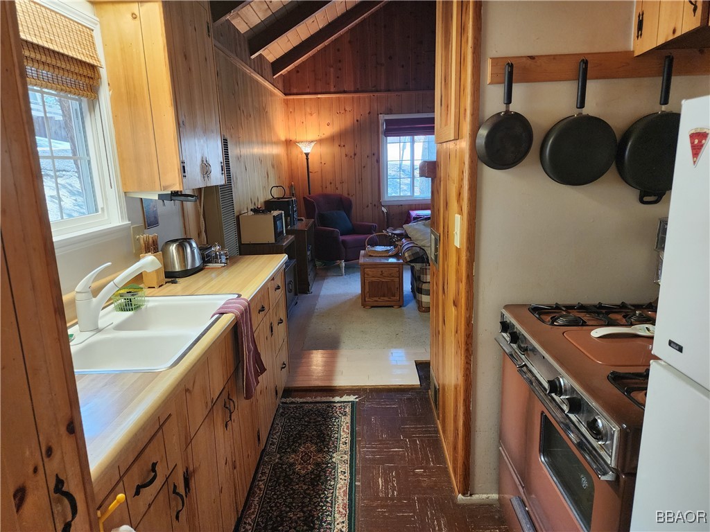 2481 Spruce Drive Property Photo 7