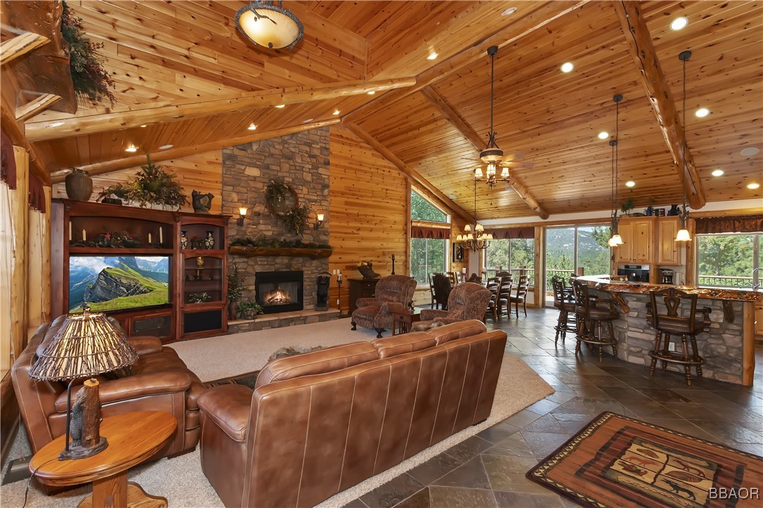 463 Windsong Property Photo 7