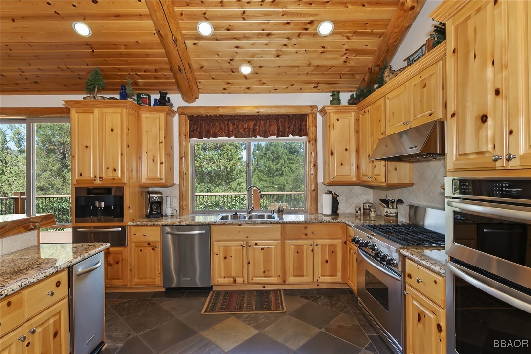 463 Windsong Property Photo 16
