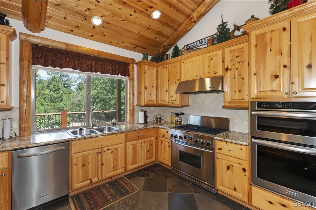 463 Windsong Property Photo 17