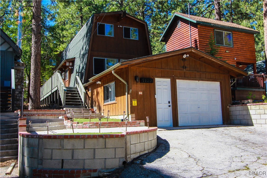 1130 Vine Avenue Property Photo 1