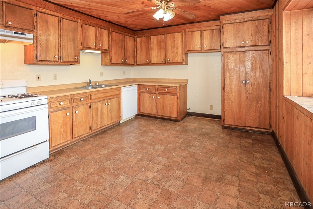 171 West Meadow Lane Property Photo 5