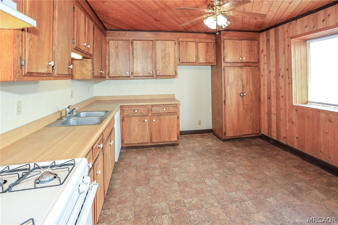 171 West Meadow Lane Property Photo 6