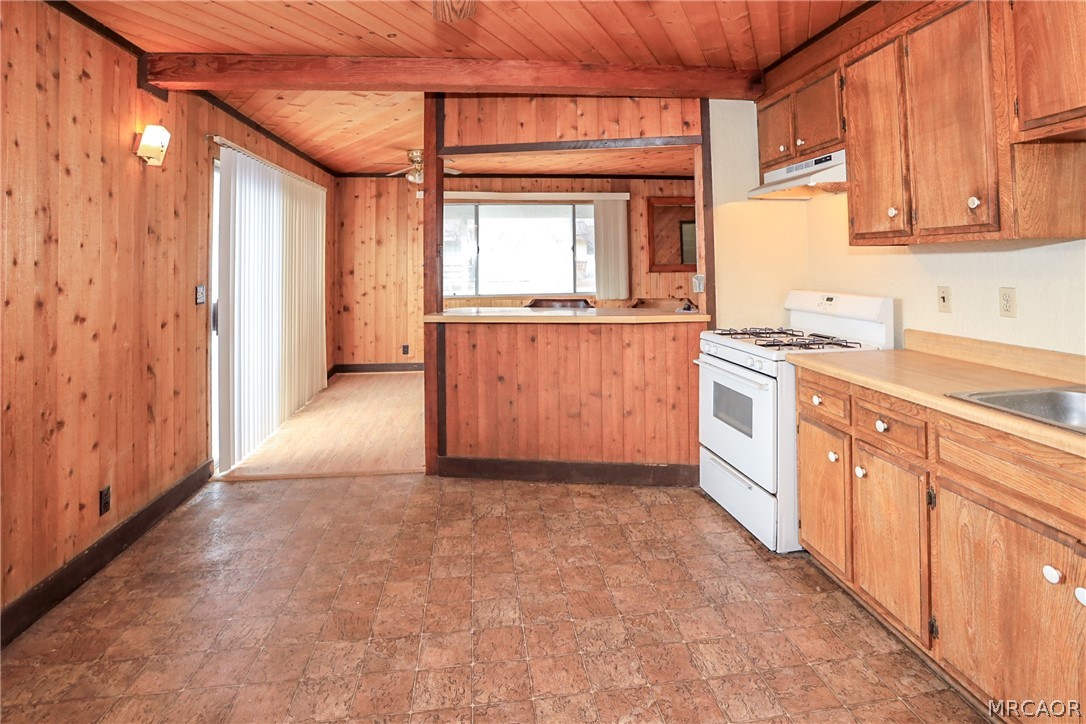 171 West Meadow Lane Property Photo 8