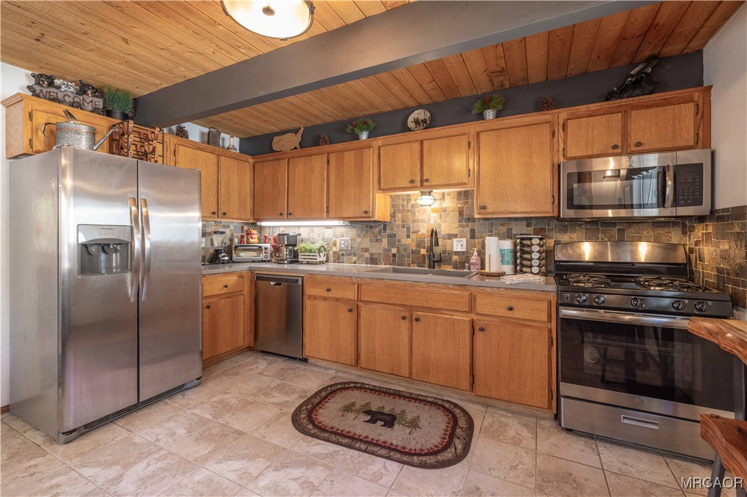 526 Catalina Road Property Photo 3